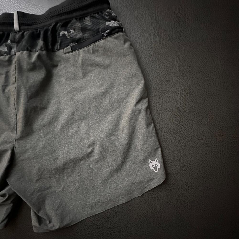 Greyson Shorts Mens XL Gray Compression Lined Athletic Training Zip Pocket Camo